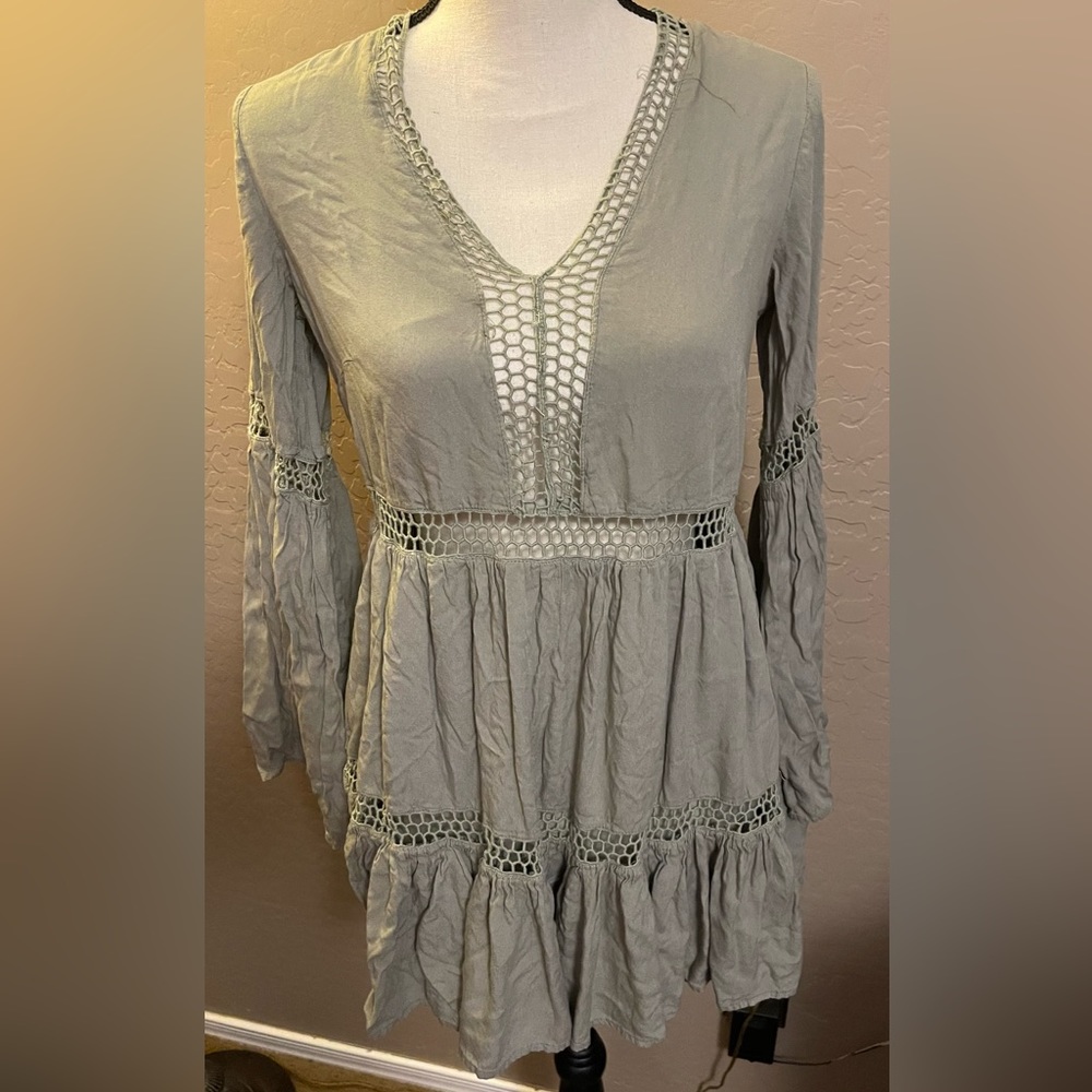 Cute Forever 21 Top w/Darling Design Details